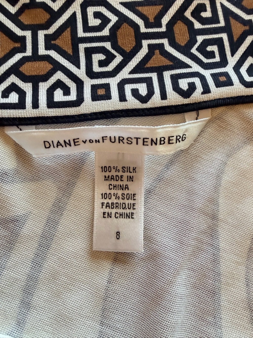 Diane Von Furstenberg 100% Silk Jersey Tahitian Maze Print, Y2K size 8 - Picture 2 of 9